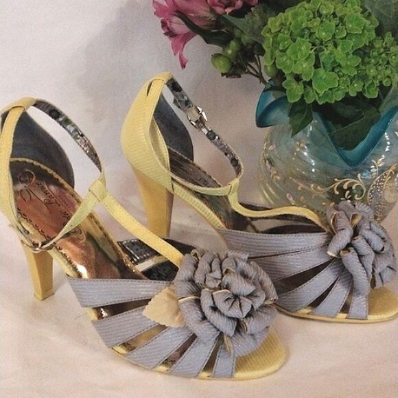 Poetic License T Strap Heels - Picture 1 of 13